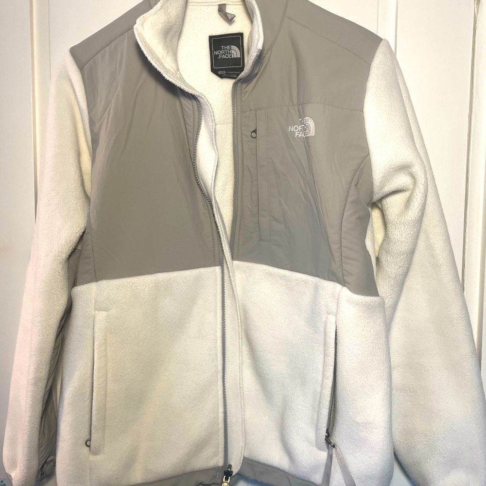 The North Face Women’s Large Gray/White Denali Polartec Jacket